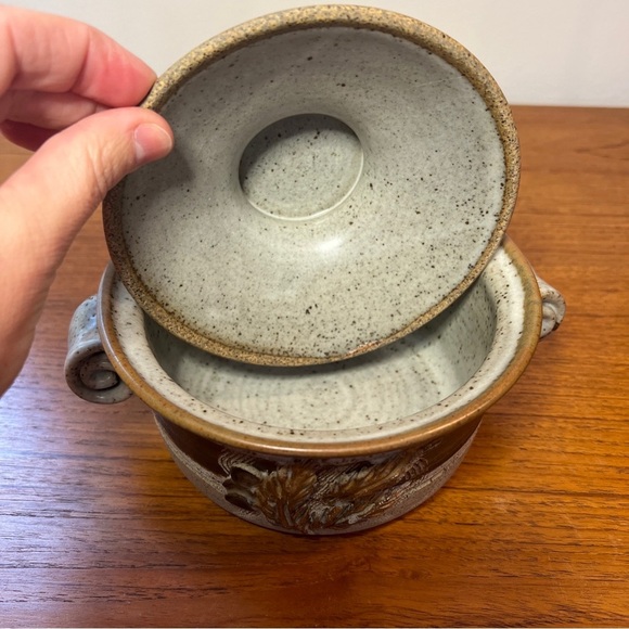 Beaver Flats Pottery Rocky Mountains, Alberta Canada Casserole Dish - Picture 5 of 10